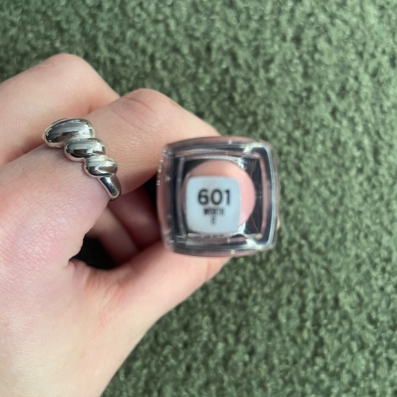 L'Oreal Plump Ambition Lip Oil - Pink - Picture 3 of 3